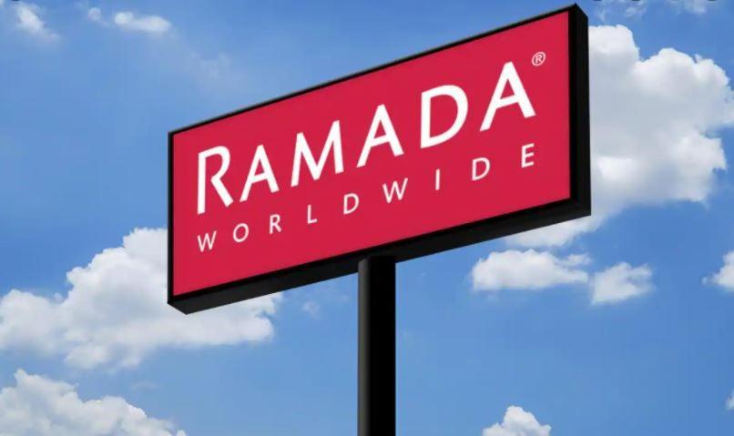 Hotel Ramada By Wyndham Butte Exteriér fotografie